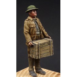 357016 Soldat avec caisse en bois